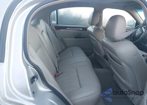 2003 Lincoln Town Car Signature из США, поврежденный, VIN 1LNHM82W43Y632928